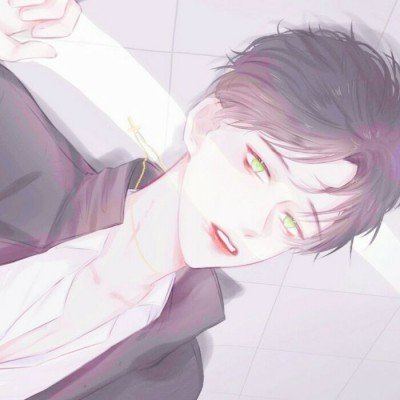 男子持刀捅车还宰鸽子洒血